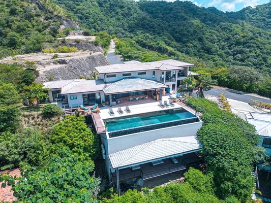 Breathtaking 9BR Villa in Costa Rica