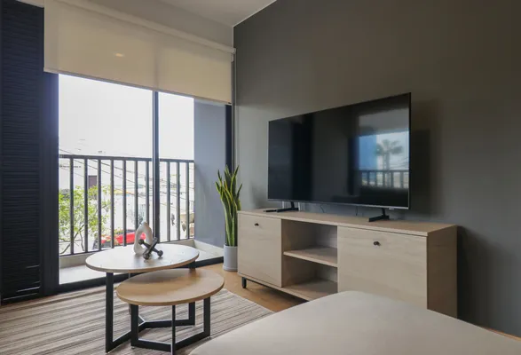 Graceful 1BR w/ Perfect Balcony in Miraflores