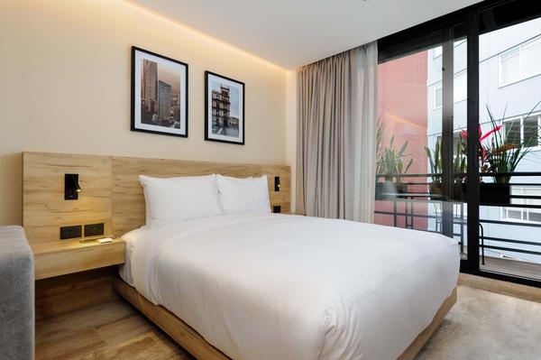 Stylish Loft w/ Balcony in Parque Mexico