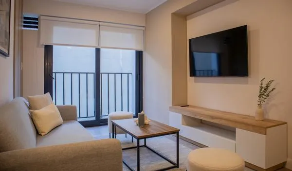 Stylish & Cozy 1BR w/ Balcony in Miraflores