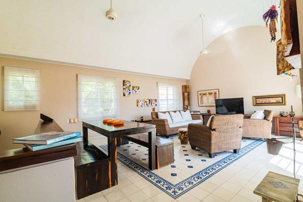 Deluxe 2BR w/ Pool and AC in Getsemani