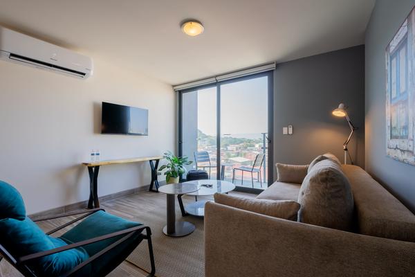 Extraordinary 1BR with Balcony in Casco View