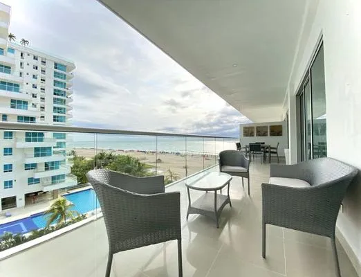 Stunning 2BR w/ pool n AC in Sunny Cartagena