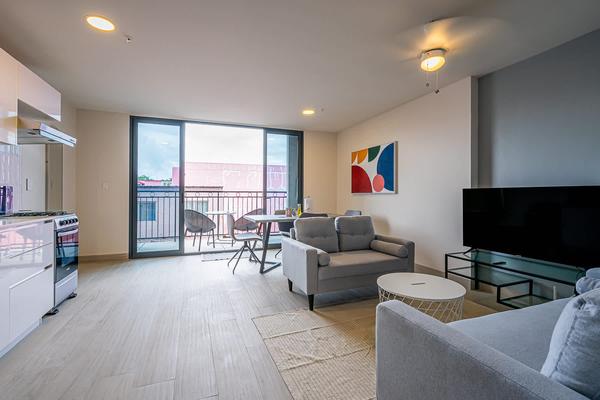 Comfy 1BR w/ Perfect Balcony in Casco View