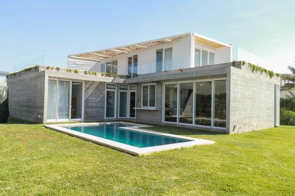 Modern 4BR Villa with Private Pool in Paracas