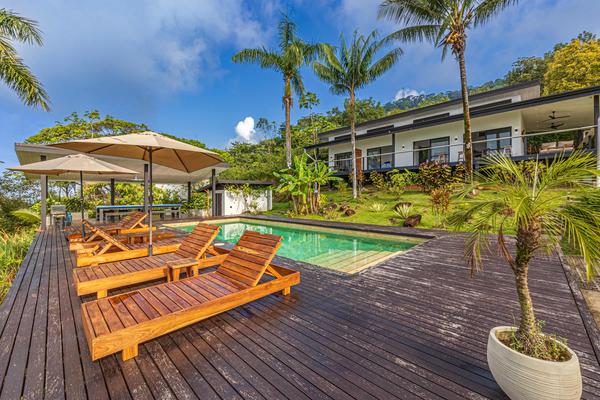 Elegant Nature Villa Studio w/ Oceanview Deck