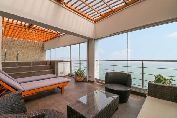 Ocean view Penthouse w/ pool in Miraflores