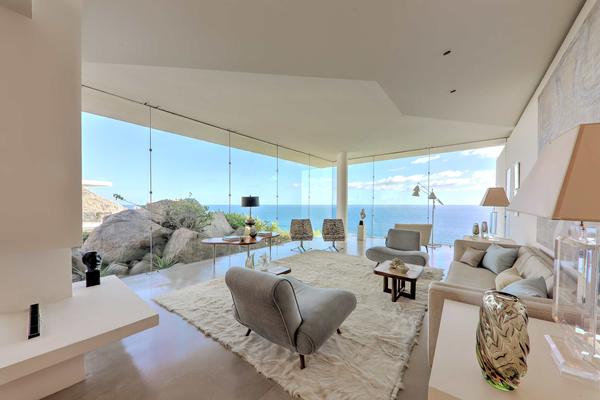 Remarkable 4BR Villa w/ Oceans Views & Pool
