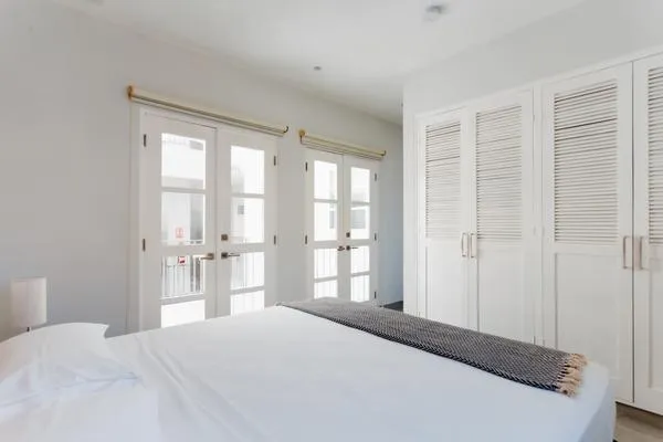 Refined 2BR w/ Balcony in Panama