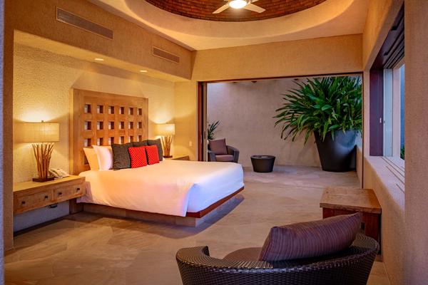 Modern 9BR Villa w/ Amazing Pool & Jacuzzi