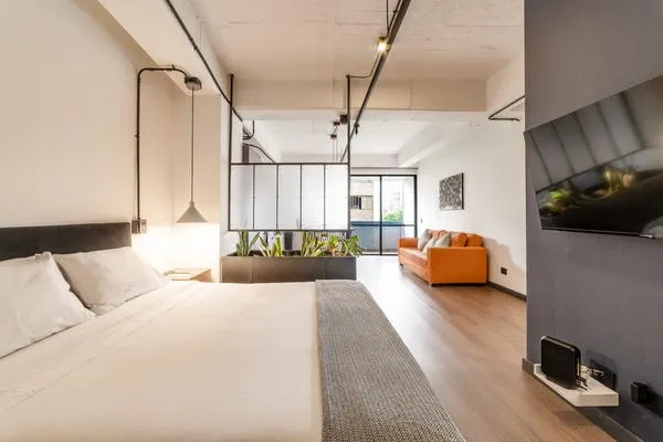 Enchanting  Loft w/ Splendid Balcony in Vibrant Laureles
