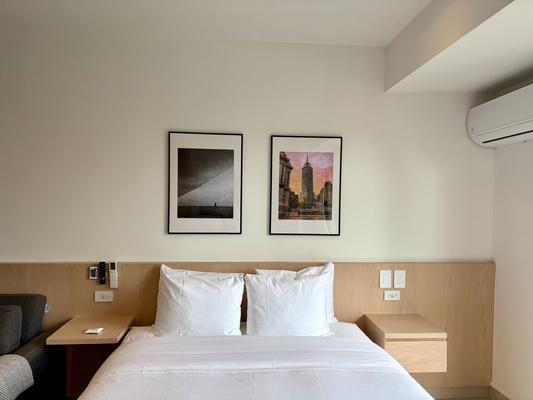 Engaging Loft w/ Balcony in Tabacalera