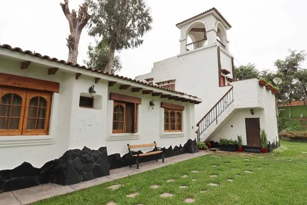 Spacious 12BR Stay w/ Pool, BBQ in Pachacamac