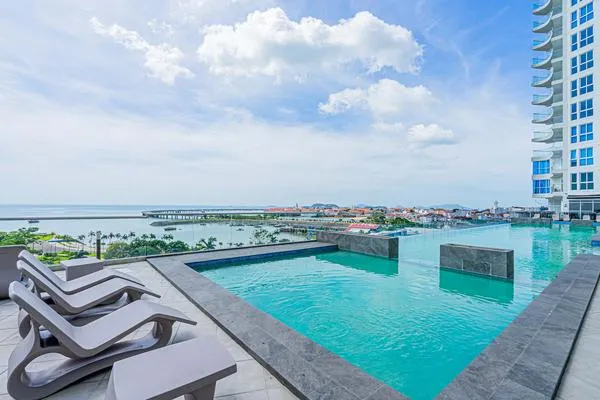 Dreamy Loft w/ Stunning Cinta Costera Views