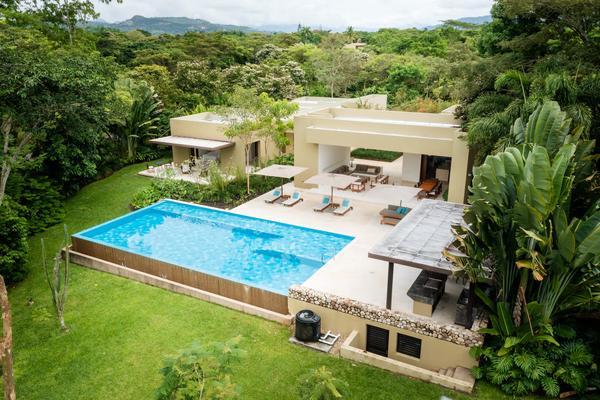 Amazing 4BR Villa at Mesa de Yeguas