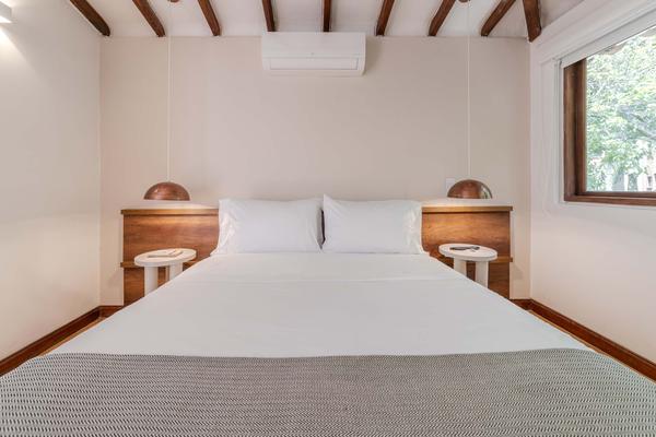Stunning 5BR home with Jacuzzi in El Poblado