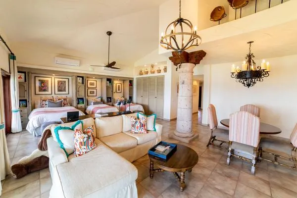 Exclusive 9BR Villa w/ Pool & Jacuzzi