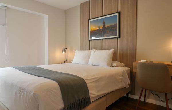 Modern & Bright 2BR w/ Balcony in Miraflores