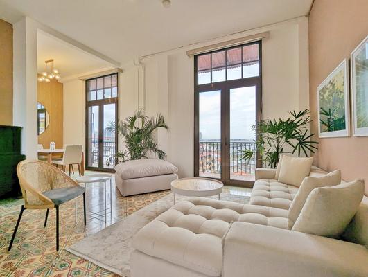 Spacious 3BR w/ Balcony Casco Location