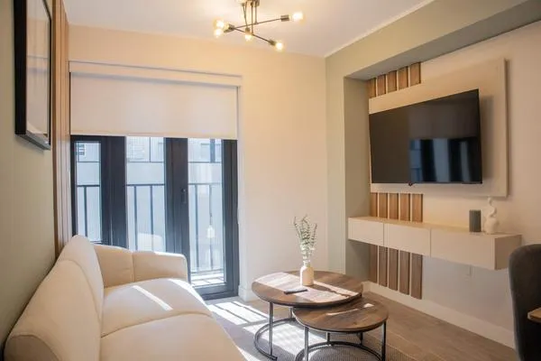 Flawless 1BR w/Balcony in Miraflores