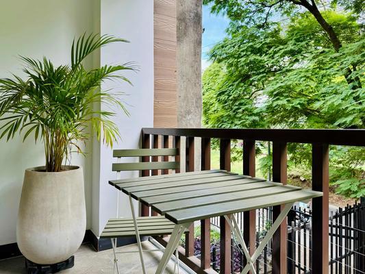 Glorious Loft w/ Elegant Balcony in Cali