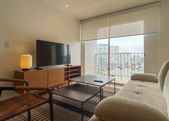 Stylish 2BR w/ Balcony & View in Miraflores