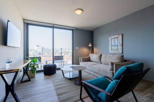 Extraordinary 1BR with balcony in Casco View