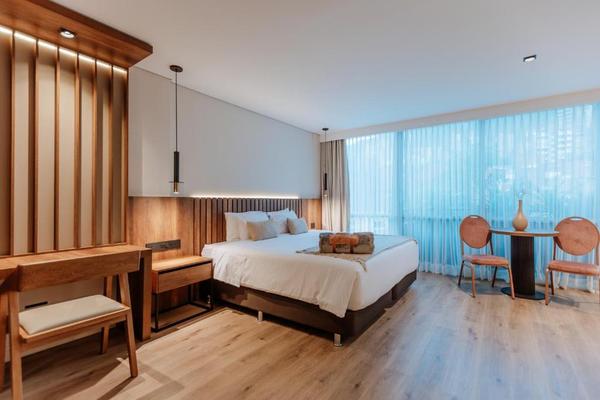 Deluxe Loft with Mountain Views and Bathtub