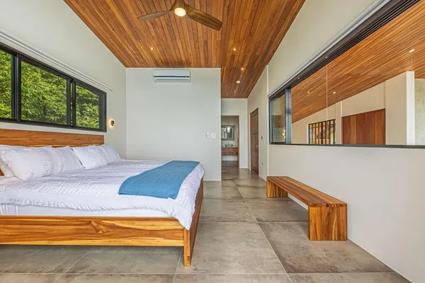 Secluded 4BR Villa w/ Panoramic Ocean Views & Guest House