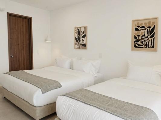 Deluxe 2BR w/ Terrace & A/C in Morros