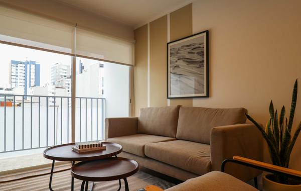 Light-Filled 2BR w/ Balcony in Miraflores