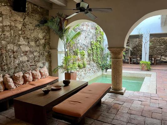 Engaging 4BR Colonial Villa w/ AC in Cartagena