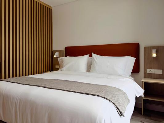 Opulent Loft w/ Balcony in Santa Bárbara