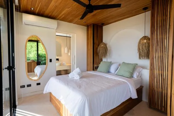 Stylish 1BR Stunning Balcony Views