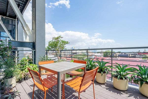 Exceptional 1BR with Balcony in Casco View