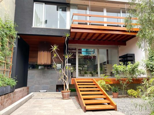Open-Space Luxury Villa in Miraflores