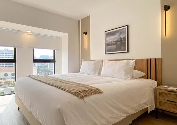 Airy 2BR w/ Balcony in Prime Miraflores