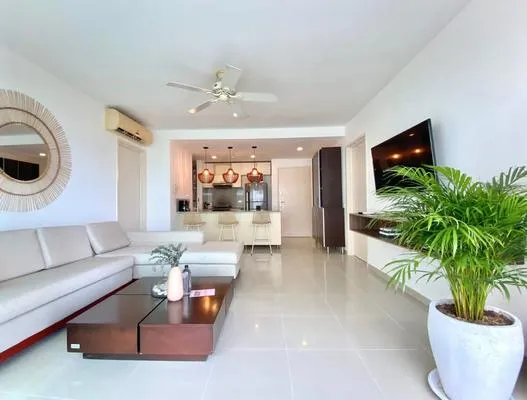 Unique 2BR w/ pool in Sunny Cartagena