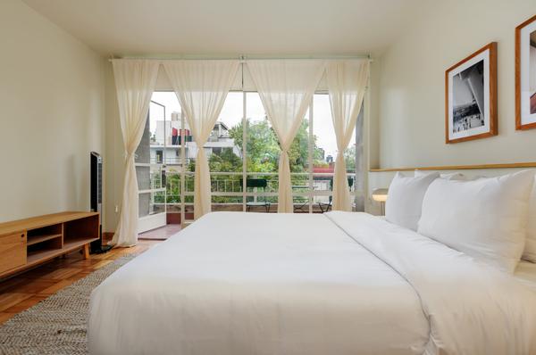 Captivating 2BR with Balcony  in Roma Norte