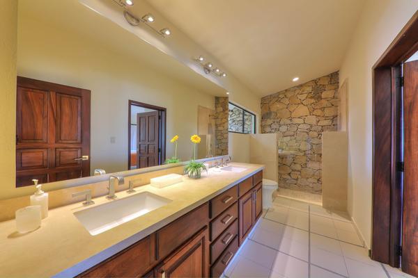 Dreamy 5BR Villa w/ Amazing Terrace & Pool