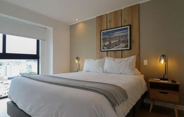 Cityview 2BR w/ Balcony in Miraflores