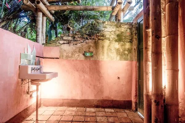 Resplendent House w/ Modern Deco