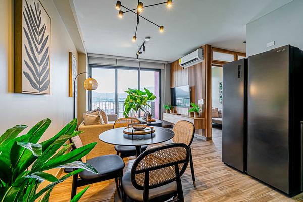 Regal 1BR w/ Great Deco in Centriqo