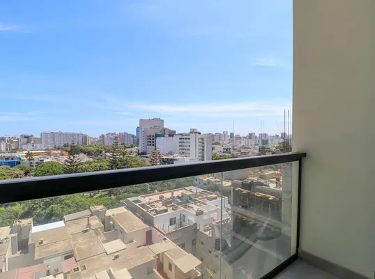 Brezzo 2BR Poolside Retreat in Miraflores