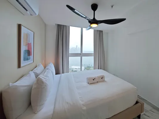 Sunlit 1BR on Avenida Balboa w/ Pool