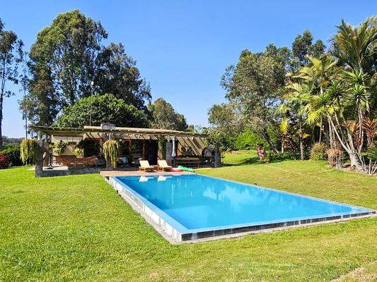 Spacious 4BR Country House with Pool in Mala