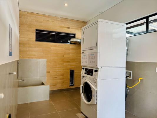 Lovely Loft w/ Balcony in Santa Bárbara