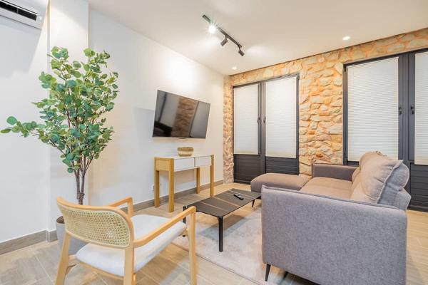 Intimate 1BR with Balcony in Casco Viejo
