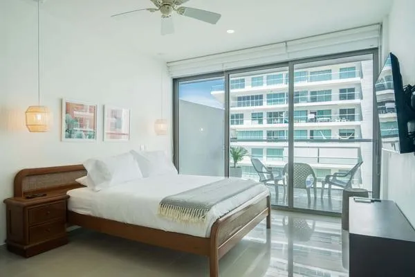 Luxury 2BR w/ Balcony in Sunset Beach