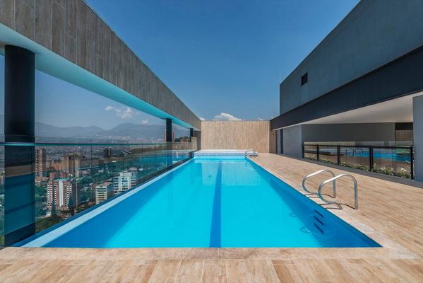 Relaxing 1BR w/Pool in Iconic Energy Building